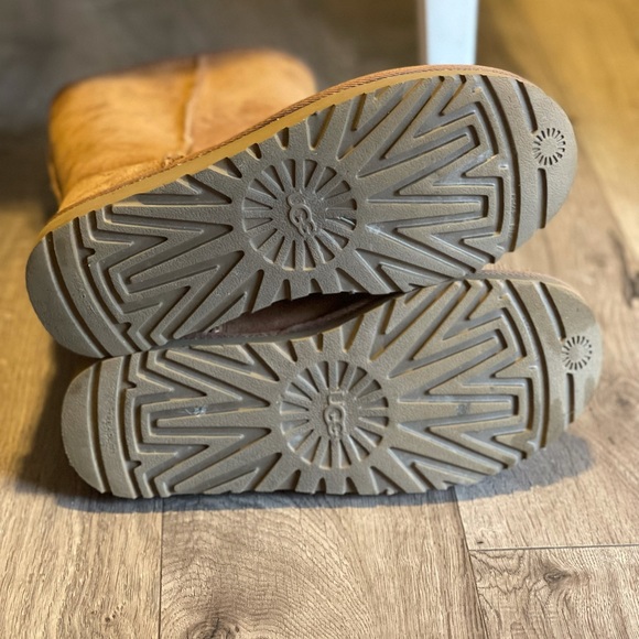 UGG Classic II Genuine Shearling Lined Tall Boot - Picture 5 of 7